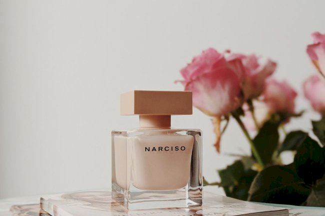 Best Online Perfume Store: Discovering the Aroma of Iris in Fine Fragrances