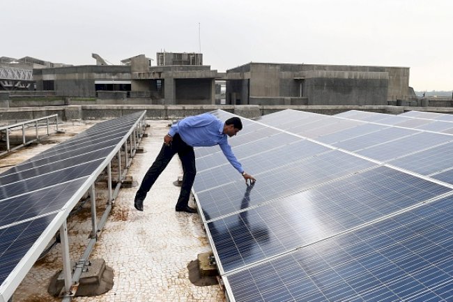 How Solar Panel Manufacturers in India Are Powering the PM Surya Ghar Muft Bijli Yojana