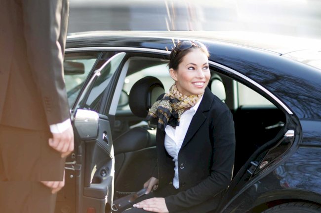 VIP Limo Service, Corporate Limo Service, and the Best Airport Limousine in Singapore: Luxury Travel for Every Occasion
