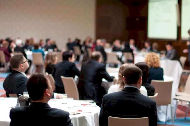 Artificial Intelligence in Medicine: Navigating Conference Sessions & Submission Processes!