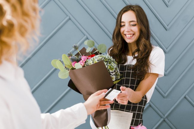 The Convenience of Online Flower Delivery in Delhi and Pune