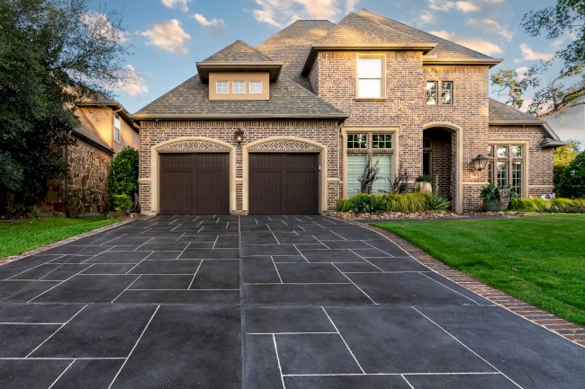 How to Restore and Maintain Your Concrete Driveway for Years of Use