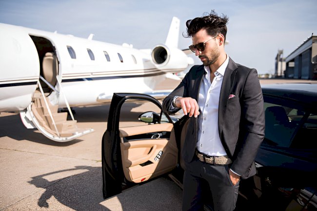 Your Flight Lands. We’re There. Luxury Airport Transfers 24/7