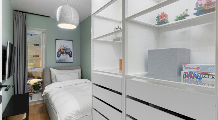 From Studio Flats to Family Homes: Finding the Right Wardrobe for Every Space