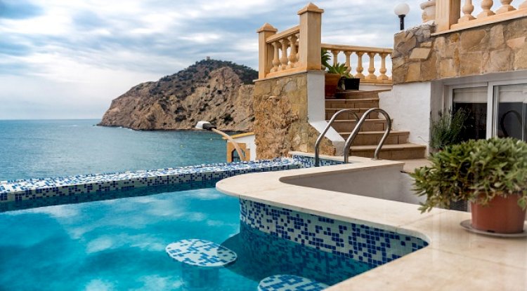 Group Getaways Made Easy: Find Your Ideal Holiday Homes for Groups in Mijas