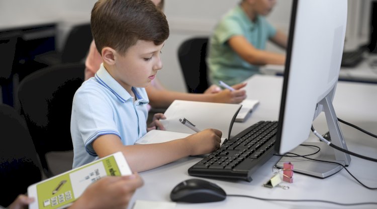 Why Pre-Teens Thrive in Structured Online Coding Bootcamps