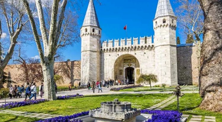 Topkapi Palace: Discovering the Heart of Ottoman Splendor