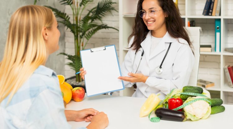 How can a nutritionist help with weight management?