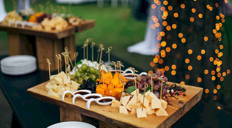 Your Ultimate Guide to a Holiday Catering Menu That Wows Every Guest