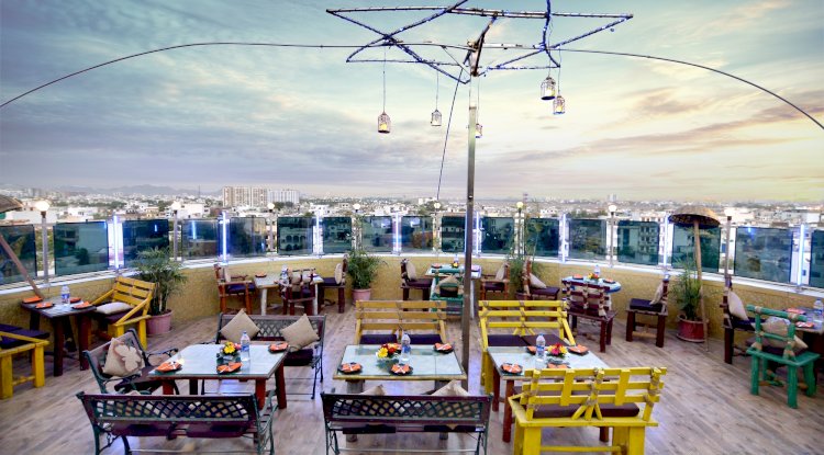 Romantic Rooftop Bars in Jaipur for Couples