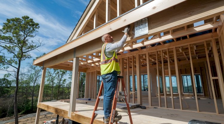 Why Hiring a Custom Home Builder Saves Time and Stress