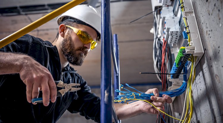 Top 10 Reasons to Hire a Licensed Electrician in Brooklyn, NY