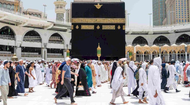 How to Choose Holiday Deals 2025 with Affordable Umrah Packages in Mind