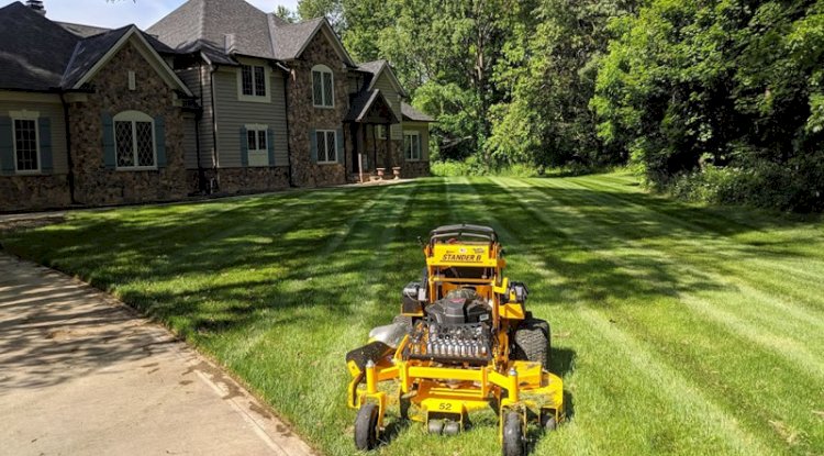 Lawn Mowing Service in Arlington, TX: Your Guide to a Lush, Manicured Lawn