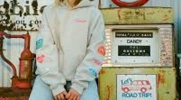 15 Trendy Outfit Ideas with Dandy Hoodie for Men & Women