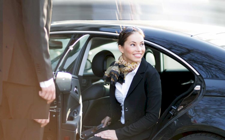 VIP Limo Service, Corporate Limo Service, and the Best Airport Limousine in Singapore: Luxury Travel for Every Occasion