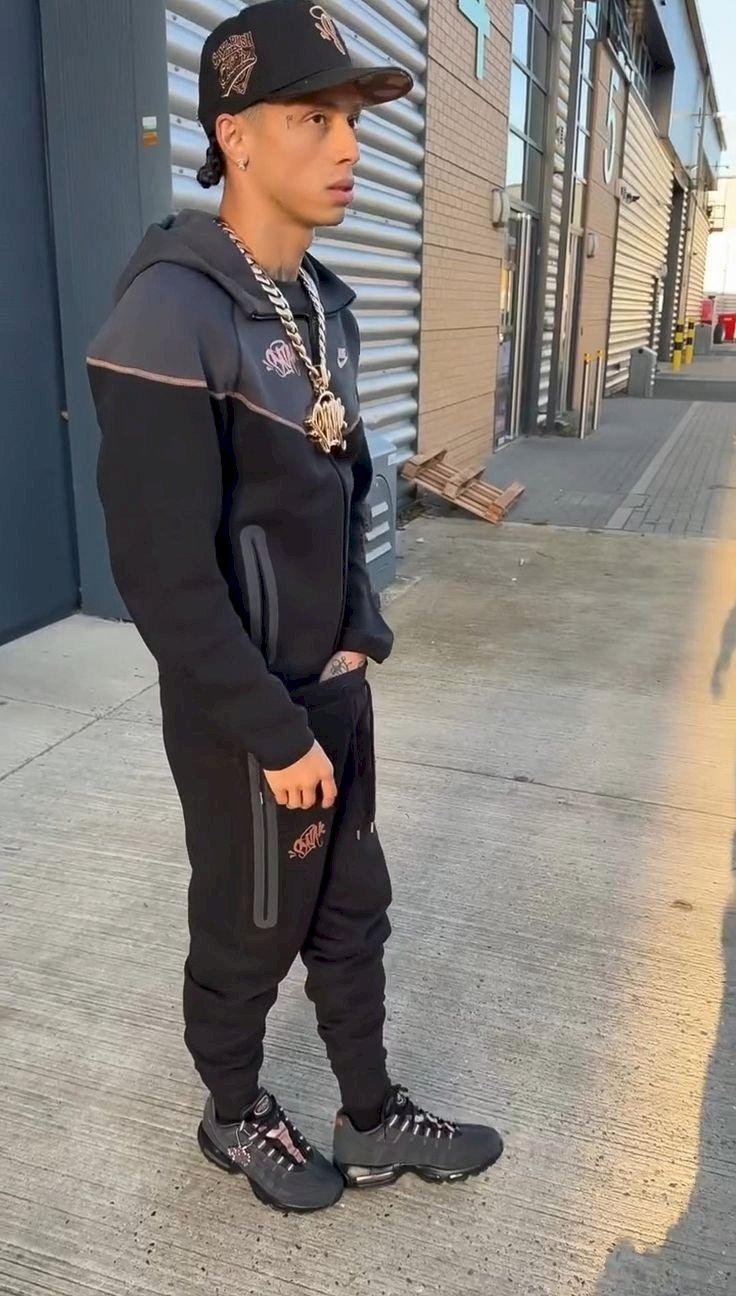 Syna World Tracksuit: Performance Meets High Fashion"