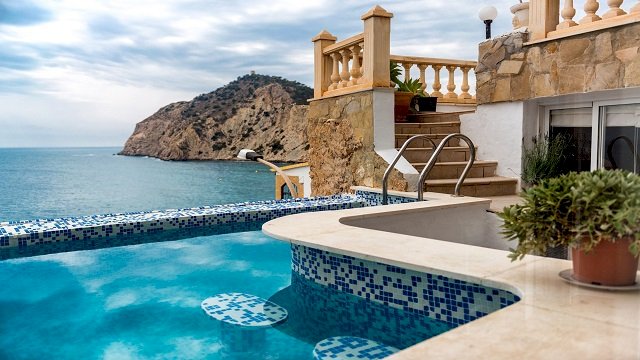 Group Getaways Made Easy: Find Your Ideal Holiday Homes for Groups in Mijas
