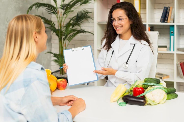How can a nutritionist help with weight management?