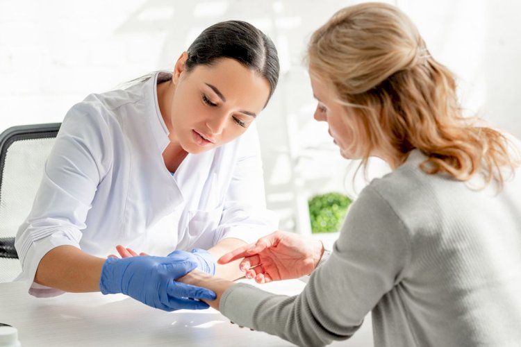 Can the Best Dermatologist Help with Skin Allergies?